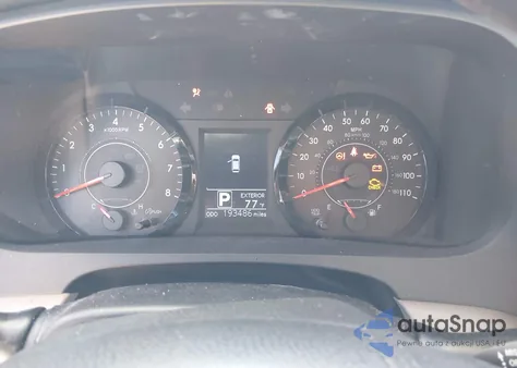 2015 Toyota Sienna Le 8 Passenger z USA, uszkodzony, nr VIN 5TDKK3DC6FS584869